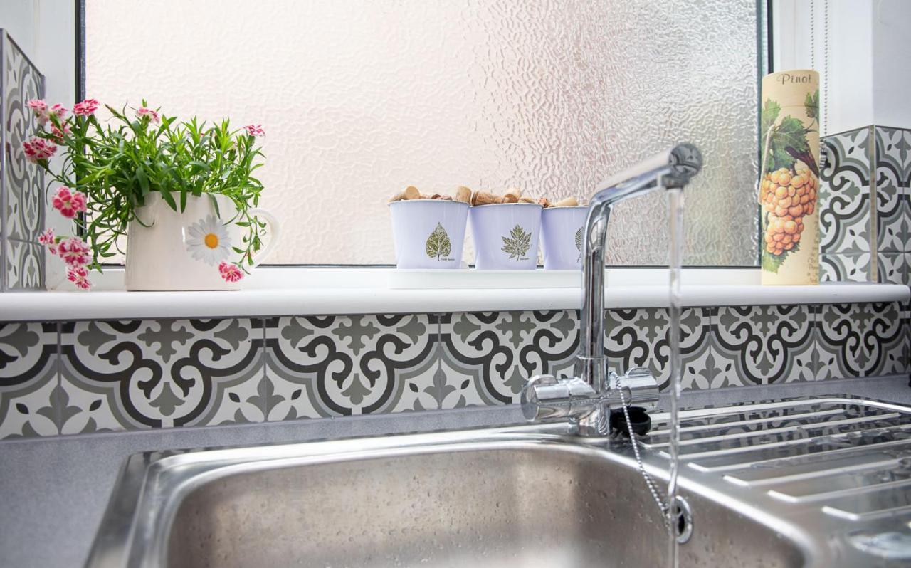 Bright 3 Bedroom Townhouse Near City Centre NWI Exteriér fotografie
